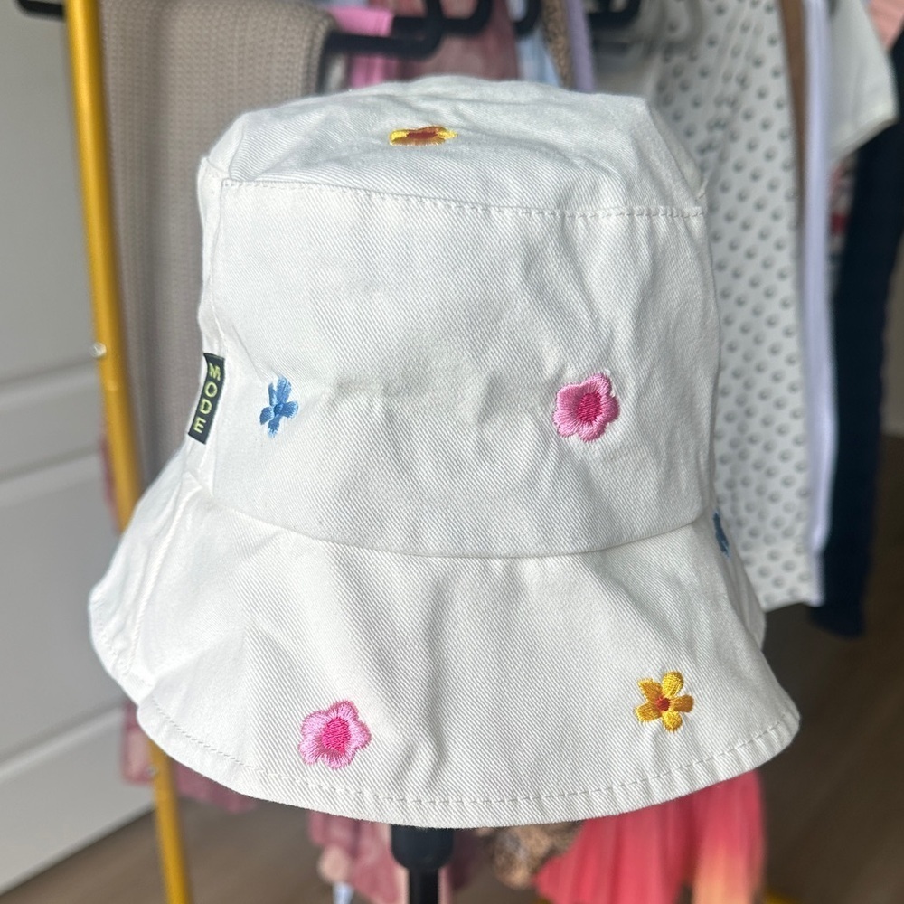 White Bucket Hat with Floral Embroidery